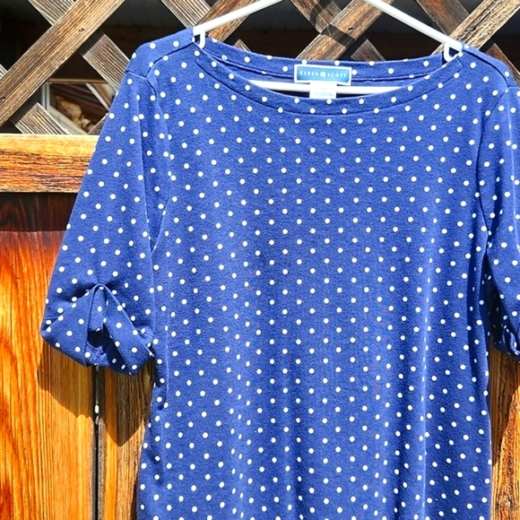 ⭐️Karen Scott Blue Polkadot Tee - Picture 3 of 7